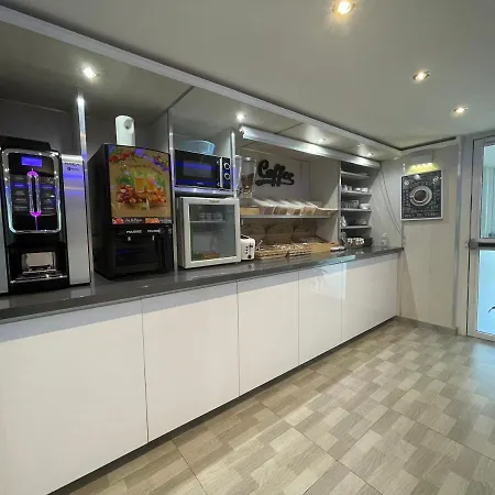 Fasthotel Roissy - 2* Saint-Witz
