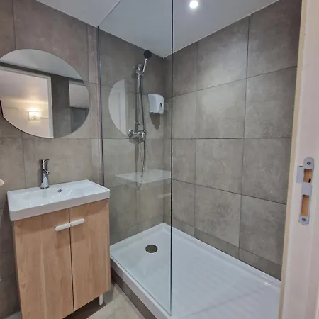 Fasthotel Roissy - 2*