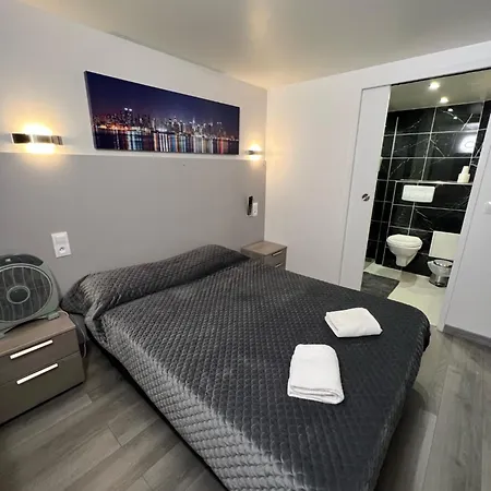 Fasthotel Roissy - 2*