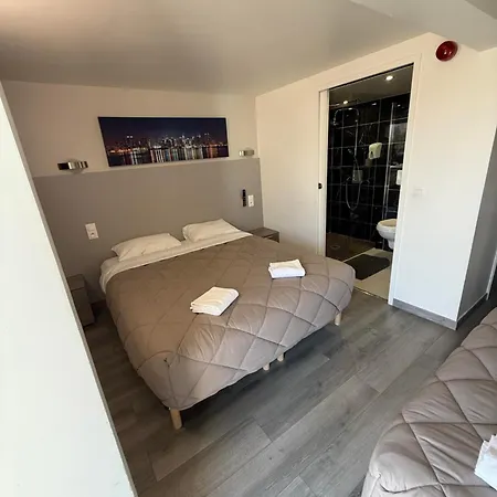 Fasthotel Roissy - 2*