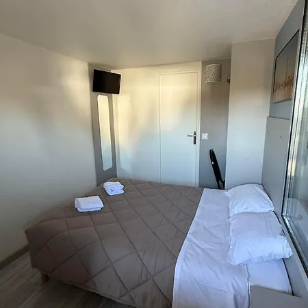 Fasthotel Roissy - Hotel 2*