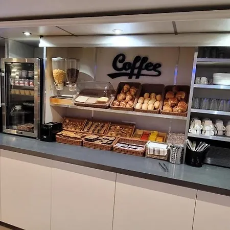 Fasthotel Roissy - 2*
