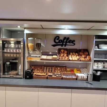 Fasthotel Roissy - Saint-Witz